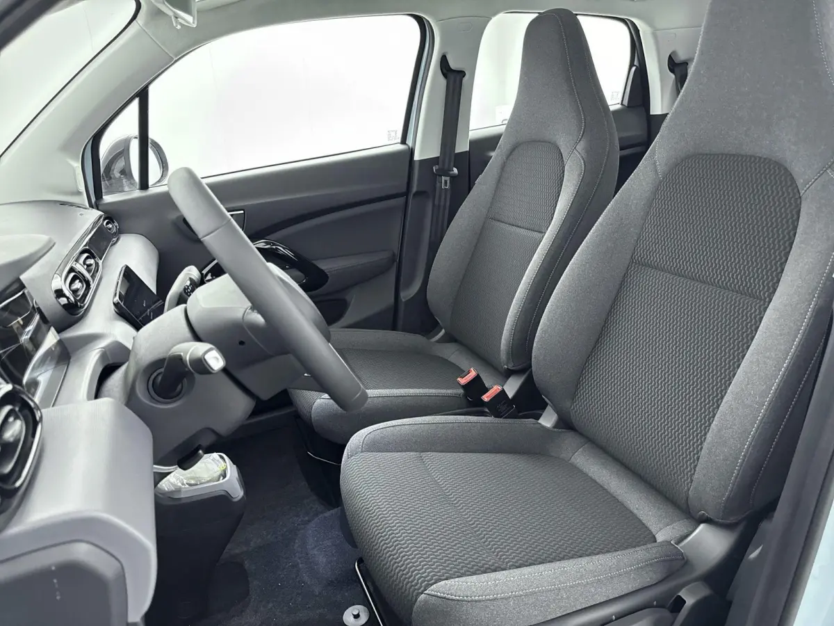 37.3 kWh 95pk Design | Achteruitrijcamera | Navigatiesysteem | Panoramadak | Lichtmetalen velgen | ADAS