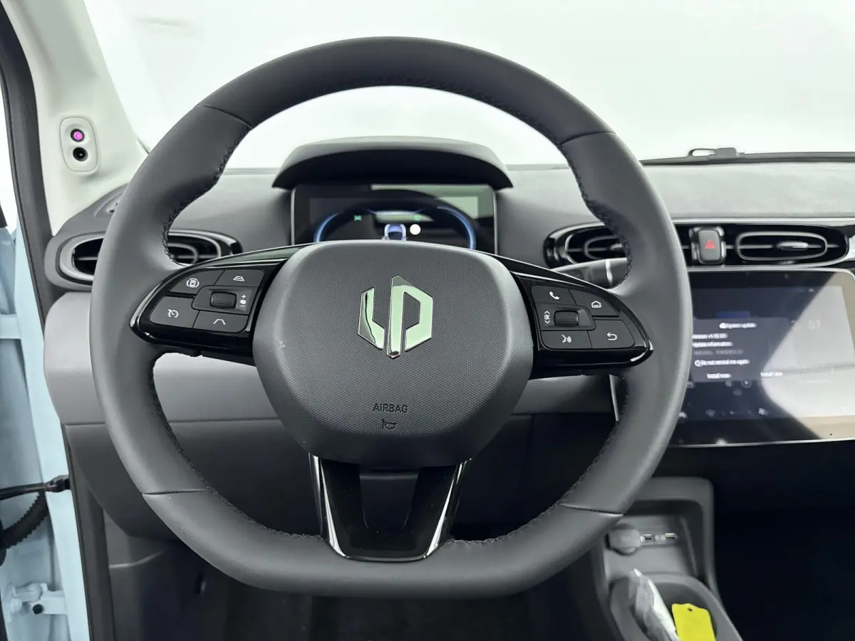 37.3 kWh 95pk Design | Achteruitrijcamera | Navigatiesysteem | Panoramadak | Lichtmetalen velgen | ADAS