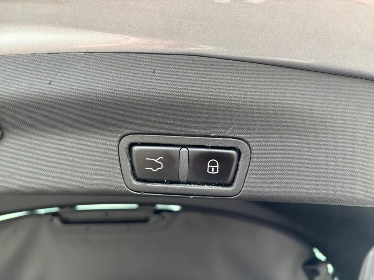 2.0 T AWD First Edition ✅ Xenon ✅ Leder ✅ Trekhaak
