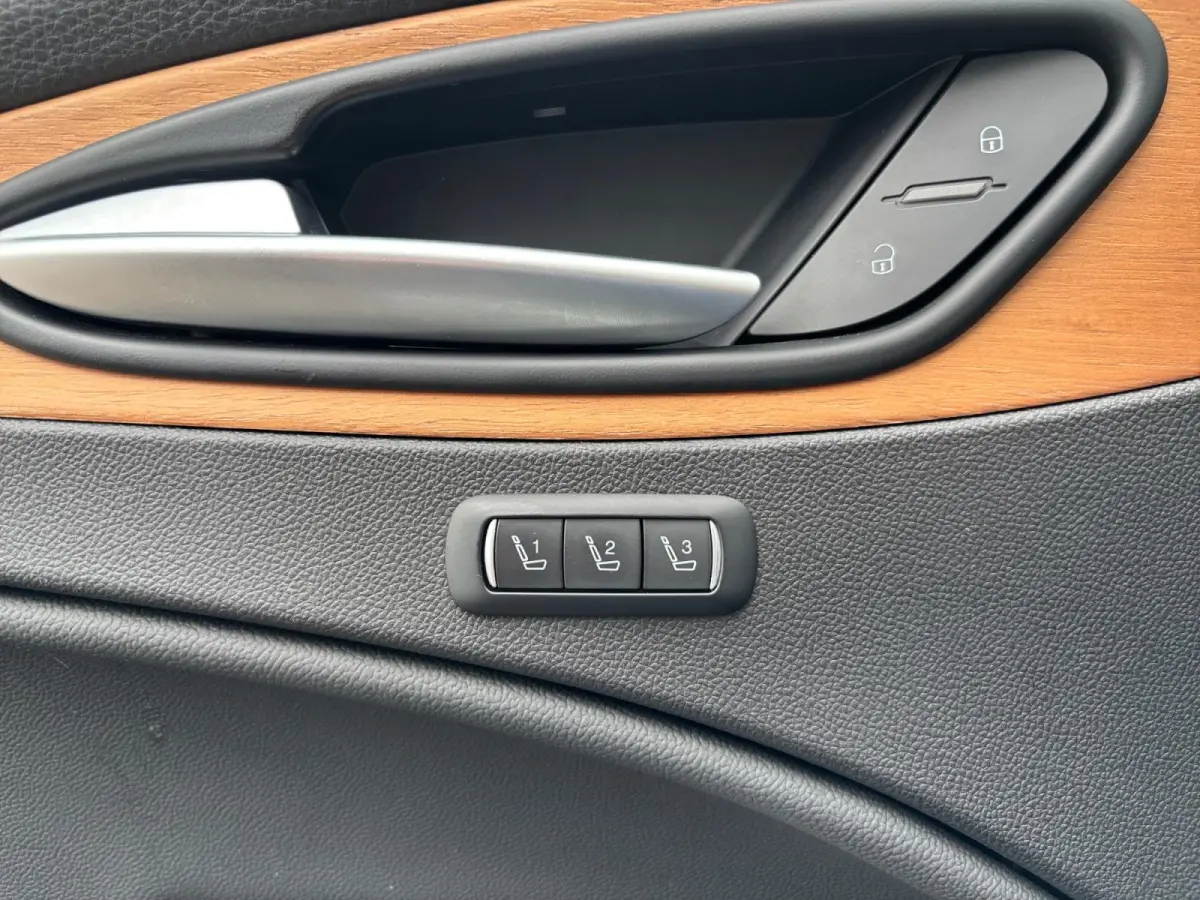 2.0 T AWD First Edition ✅ Xenon ✅ Leder ✅ Trekhaak