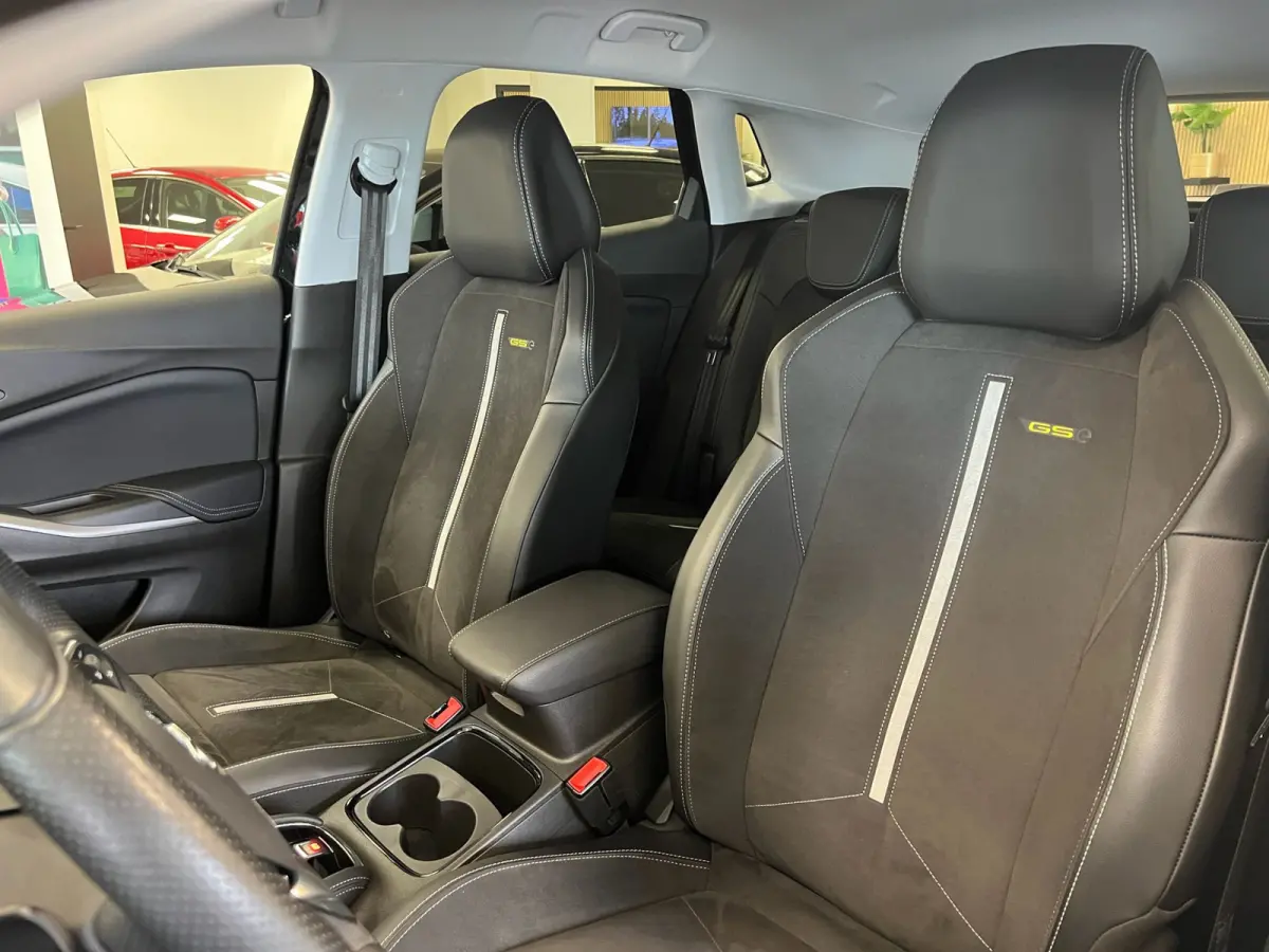 1.6 Turbo Plug-In Hybrid 4x4 GSe / 300PK / Alcantara /