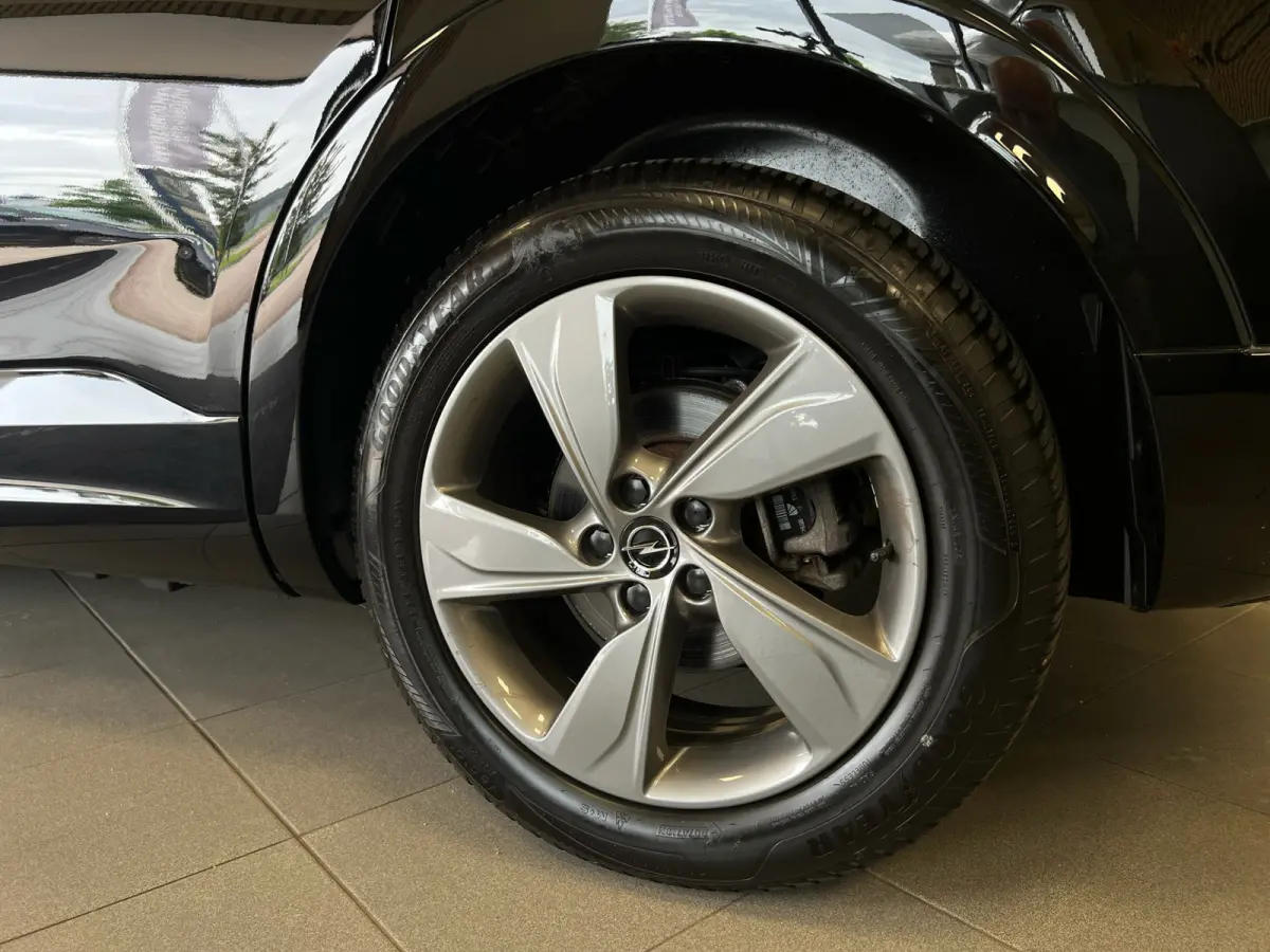 1.6 Turbo Plug-In Hybrid 4x4 GSe / 300PK / Alcantara /