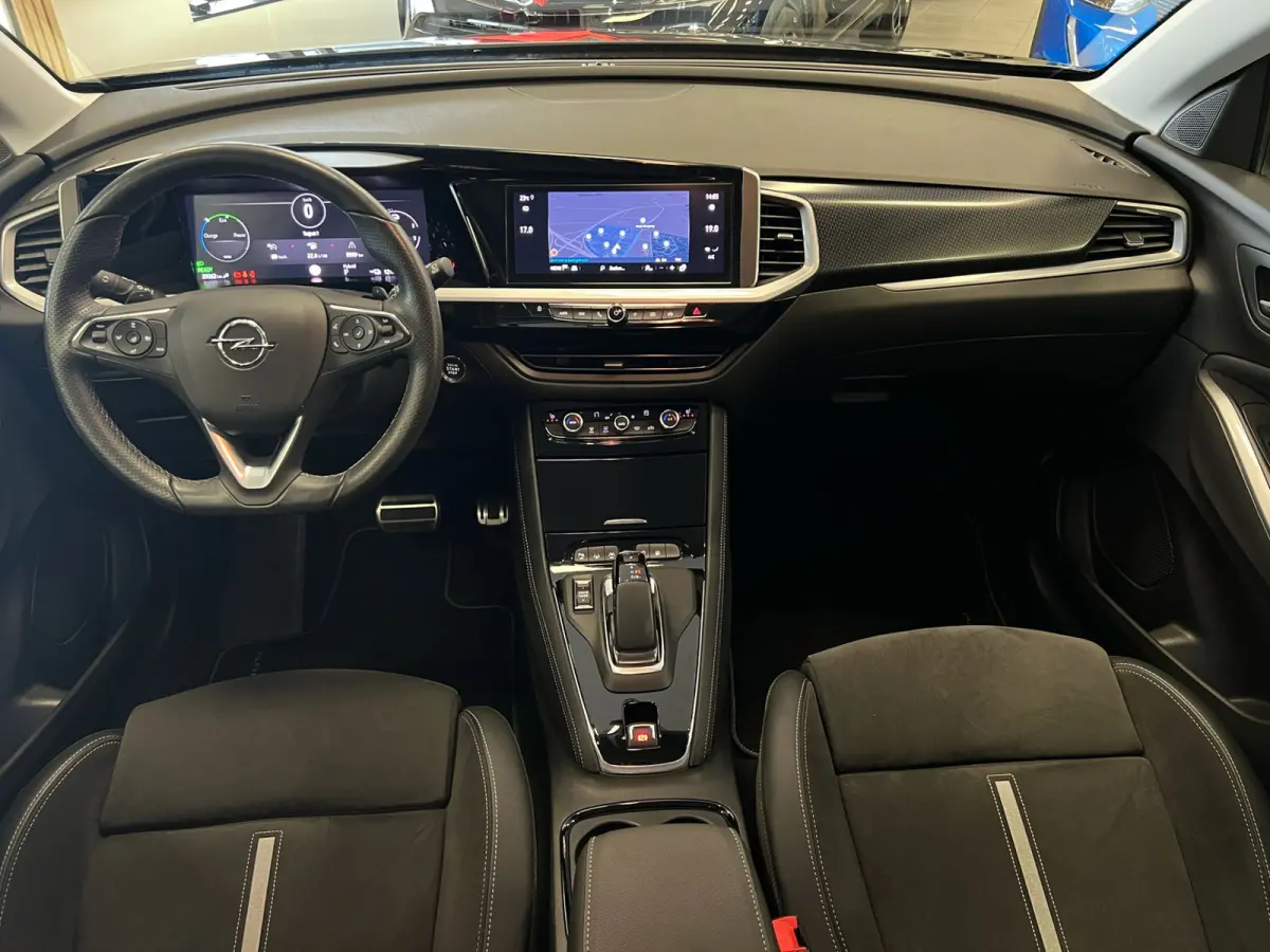 1.6 Turbo Plug-In Hybrid 4x4 GSe / 300PK / Alcantara /