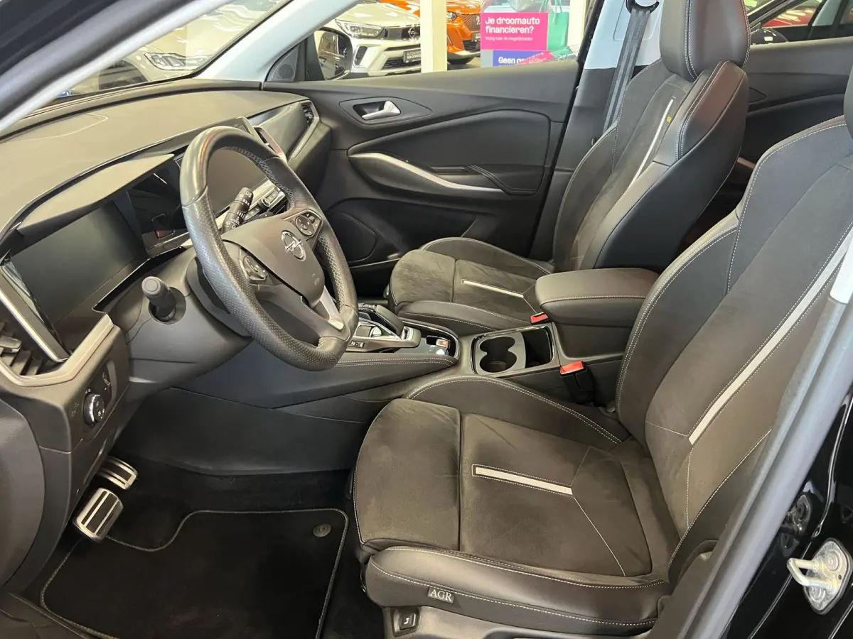 1.6 Turbo Plug-In Hybrid 4x4 GSe / 300PK / Alcantara /