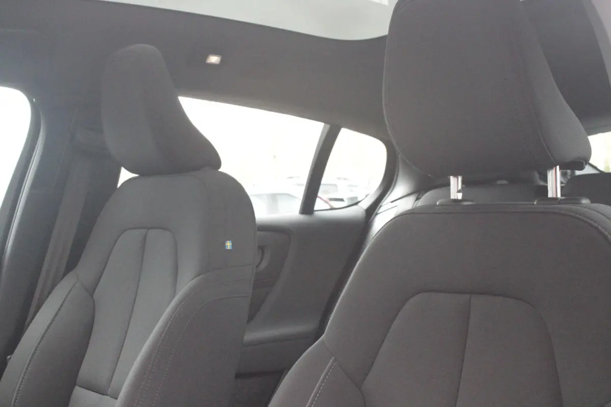 Single Motor Core 238PK 69 kWh | PANORAMADAK | STOEL / STUUR VERWARMING | DODEHOEKDETECTIE | ACHTERUITRIJCAMERA | NAVIGATIE | APPLE-CARPLAY / ANDROID-AUTO | CRUISE CONTROL | KEYLESS START | 