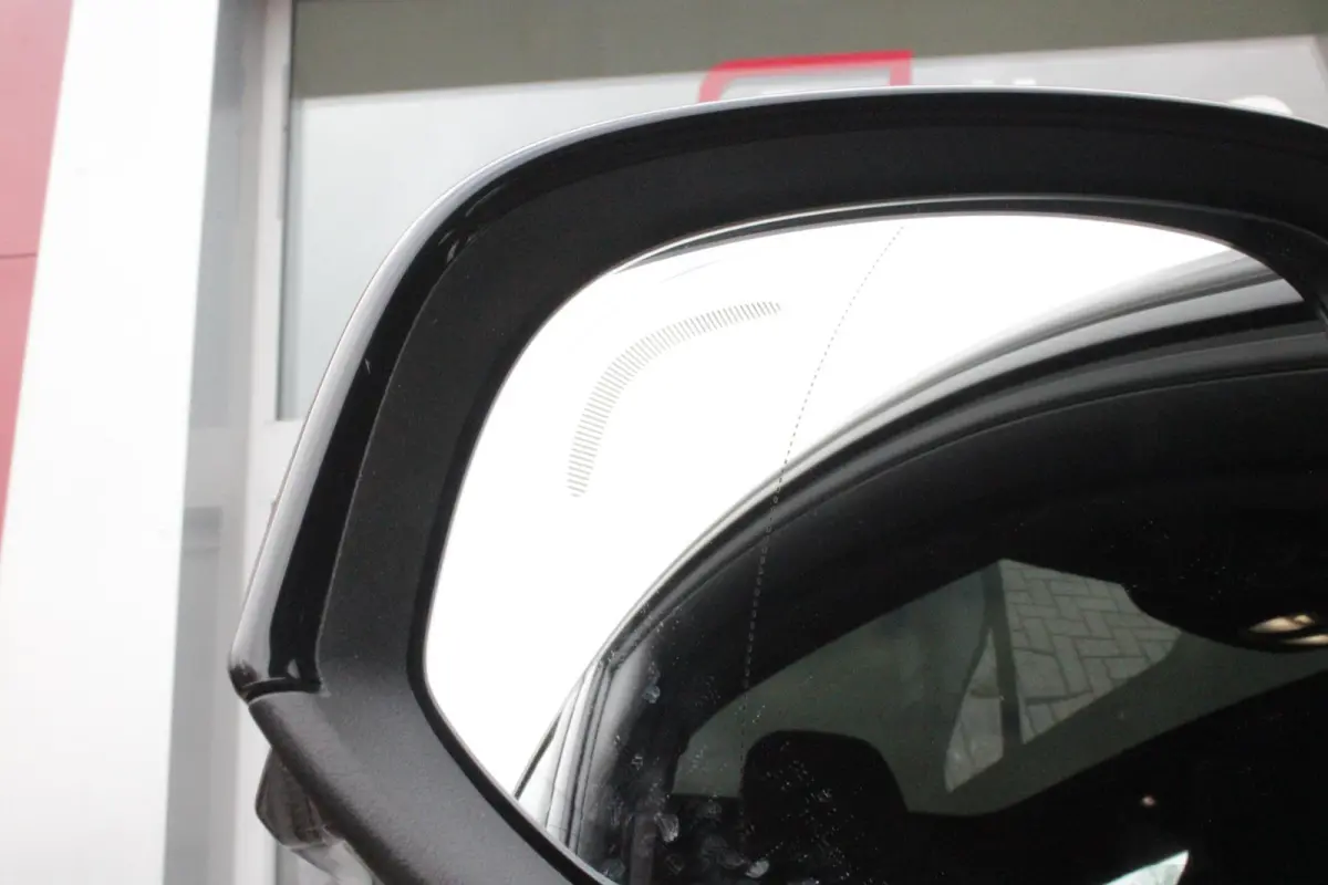 Single Motor 238PK 69 kWh | PANORAMADAK | STOEL / STUUR VERWARMING | DODEHOEKDETECTIE | ACHTERUITRIJCAMERA | NAVIGATIE | APPLE-CARPLAY / ANDROID-AUTO | CRUISE CONTROL | KEYLESS START | DRAAD