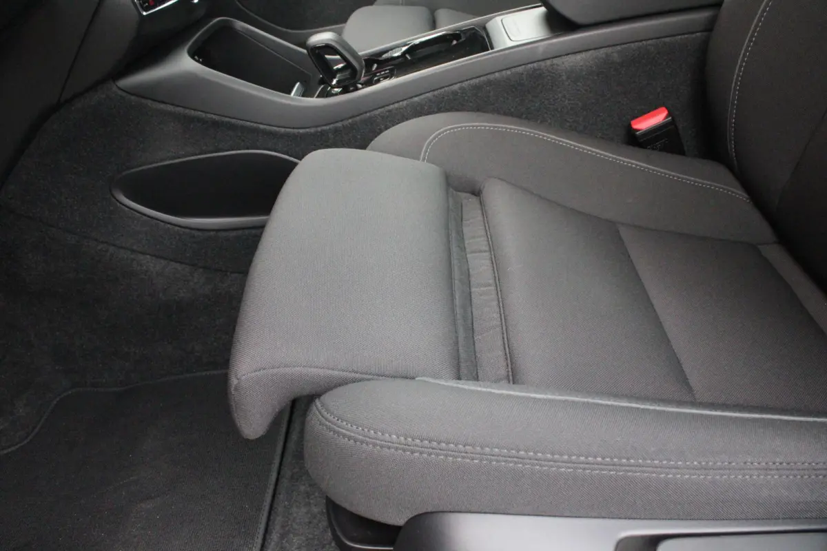 Single Motor 238PK 69 kWh | PANORAMADAK | STOEL / STUUR VERWARMING | DODEHOEKDETECTIE | ACHTERUITRIJCAMERA | NAVIGATIE | APPLE-CARPLAY / ANDROID-AUTO | CRUISE CONTROL | KEYLESS START | DRAAD