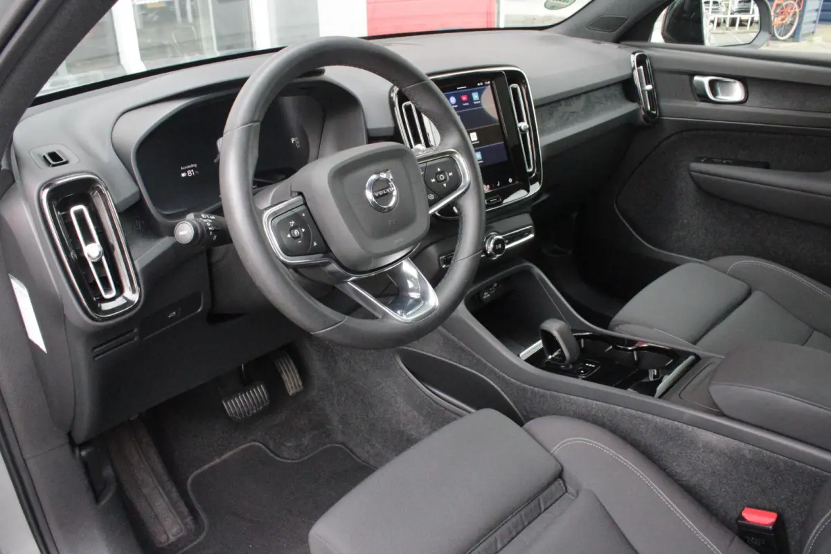 Single Motor Core 238PK 69 kWh | PANORAMADAK | STOEL / STUUR VERWARMING | DODEHOEKDETECTIE | ACHTERUITRIJCAMERA | NAVIGATIE | APPLE-CARPLAY / ANDROID-AUTO | CRUISE CONTROL | KEYLESS START | 