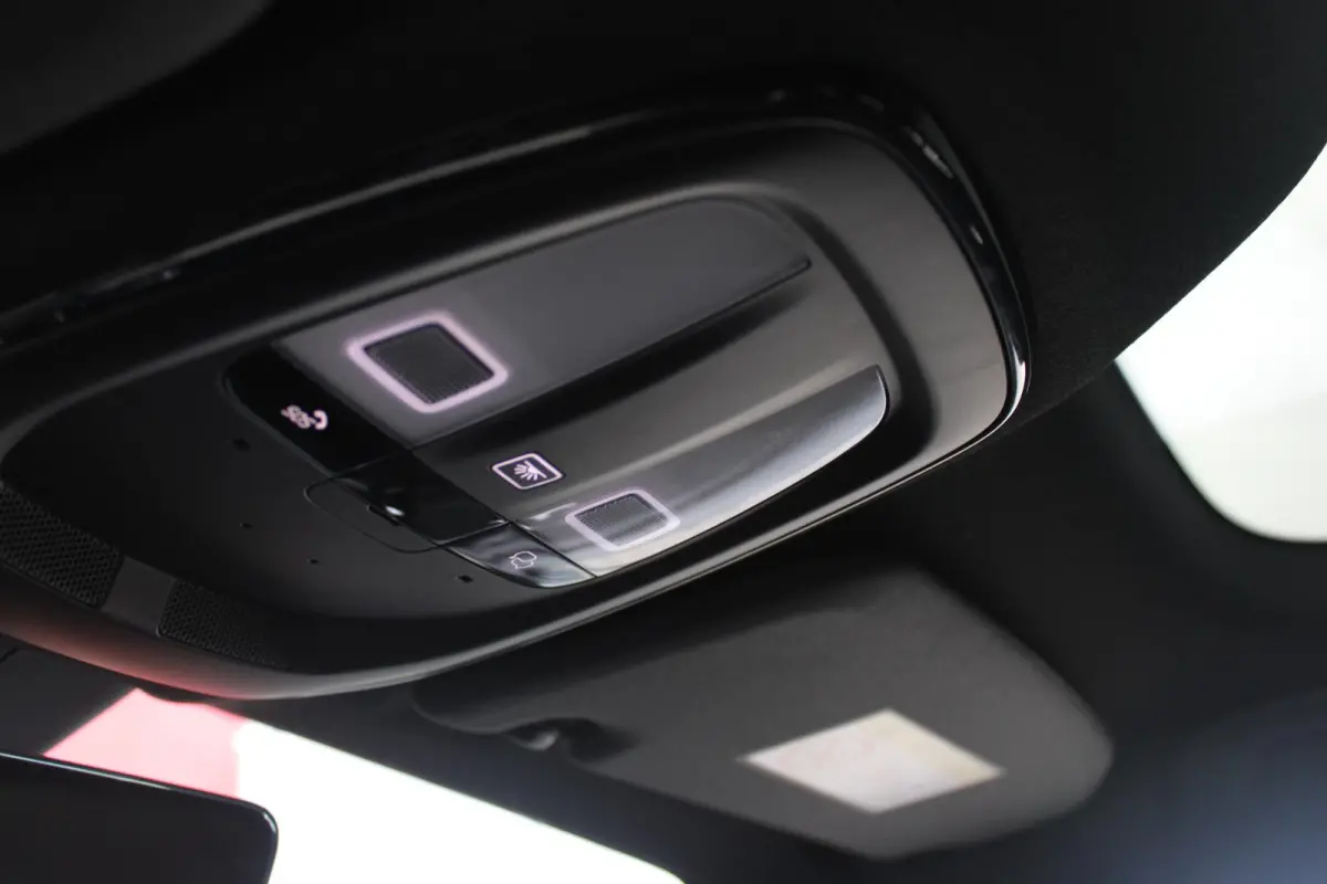 Single Motor 238PK 69 kWh | PANORAMADAK | STOEL / STUUR VERWARMING | DODEHOEKDETECTIE | ACHTERUITRIJCAMERA | NAVIGATIE | APPLE-CARPLAY / ANDROID-AUTO | CRUISE CONTROL | KEYLESS START | DRAAD