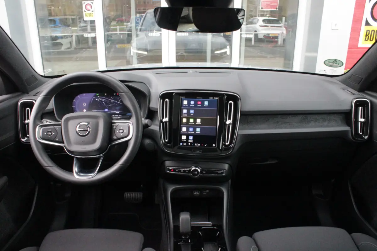 Single Motor Core 238PK 69 kWh | PANORAMADAK | STOEL / STUUR VERWARMING | DODEHOEKDETECTIE | ACHTERUITRIJCAMERA | NAVIGATIE | APPLE-CARPLAY / ANDROID-AUTO | CRUISE CONTROL | KEYLESS START | 