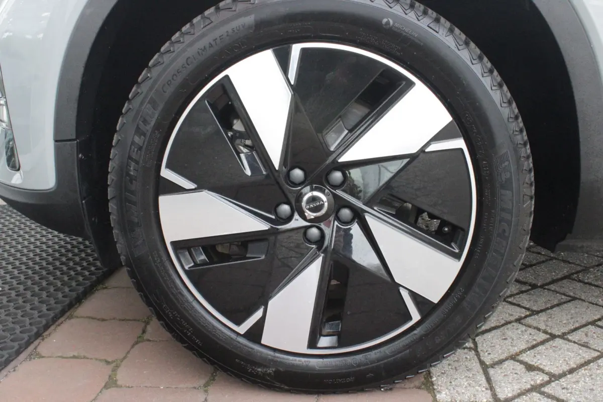 Single Motor 238PK 69 kWh | PANORAMADAK | STOEL / STUUR VERWARMING | DODEHOEKDETECTIE | ACHTERUITRIJCAMERA | NAVIGATIE | APPLE-CARPLAY / ANDROID-AUTO | CRUISE CONTROL | KEYLESS START | DRAAD