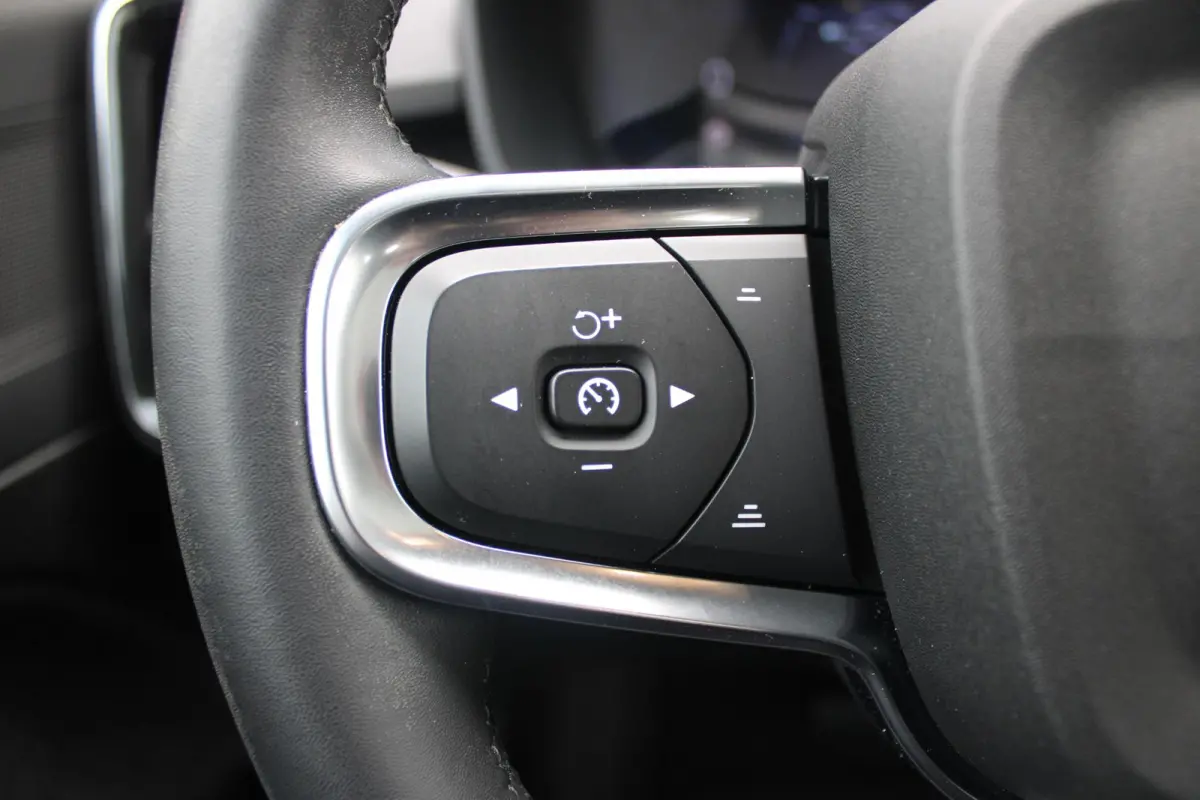 Single Motor 238PK 69 kWh | PANORAMADAK | STOEL / STUUR VERWARMING | DODEHOEKDETECTIE | ACHTERUITRIJCAMERA | NAVIGATIE | APPLE-CARPLAY / ANDROID-AUTO | CRUISE CONTROL | KEYLESS START | DRAAD