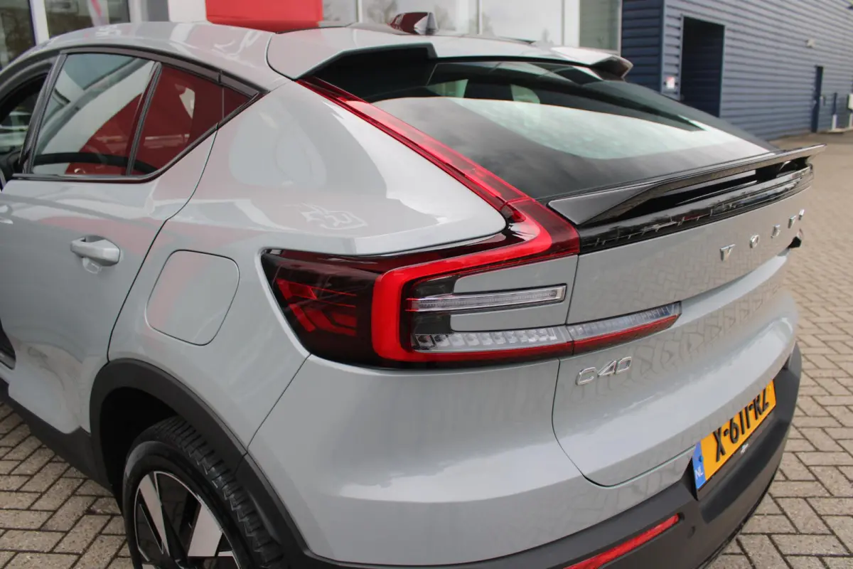 Single Motor 238PK 69 kWh | PANORAMADAK | STOEL / STUUR VERWARMING | DODEHOEKDETECTIE | ACHTERUITRIJCAMERA | NAVIGATIE | APPLE-CARPLAY / ANDROID-AUTO | CRUISE CONTROL | KEYLESS START | DRAAD