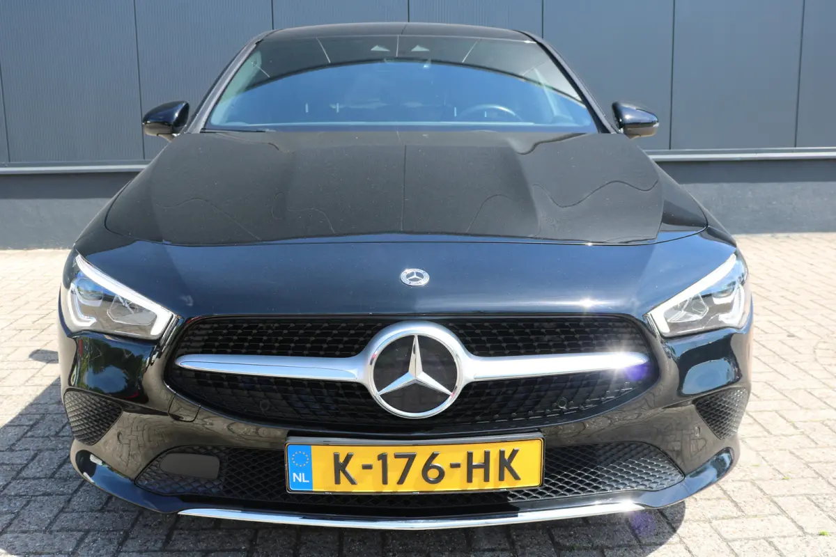 180 Business Solution Luxury Voorstoelen verwarmd | Airco | Navi | 360 Camera | All Season banden |