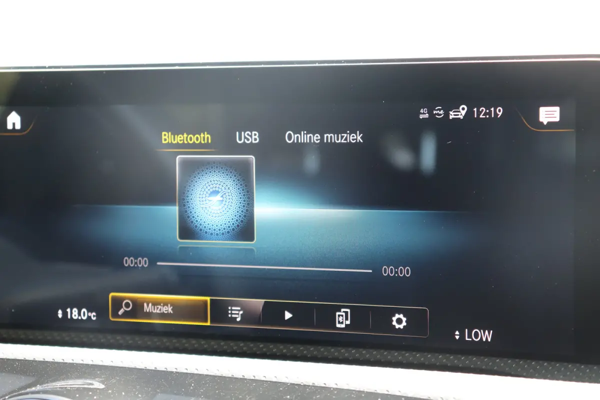 180 Business Solution Luxury Voorstoelen verwarmd | Airco | Navi | 360 Camera | All Season banden |