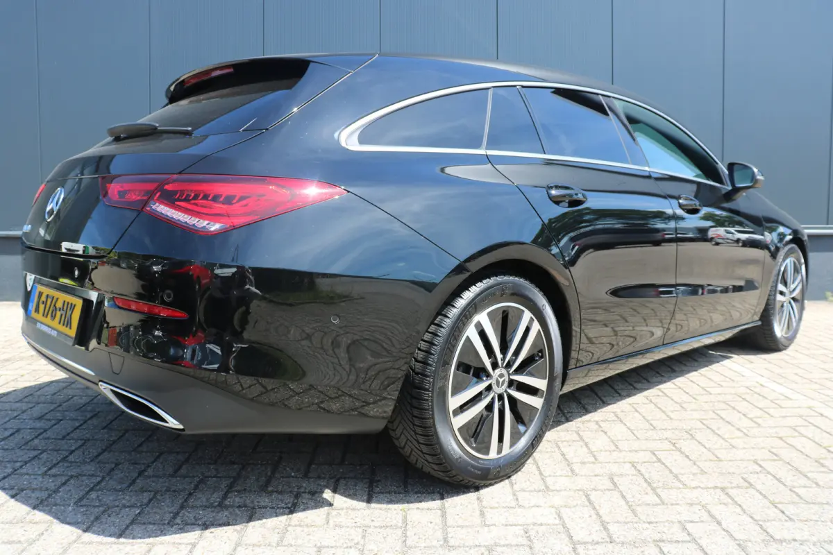 180 Business Solution Luxury Voorstoelen verwarmd | Airco | Navi | 360 Camera | All Season banden |
