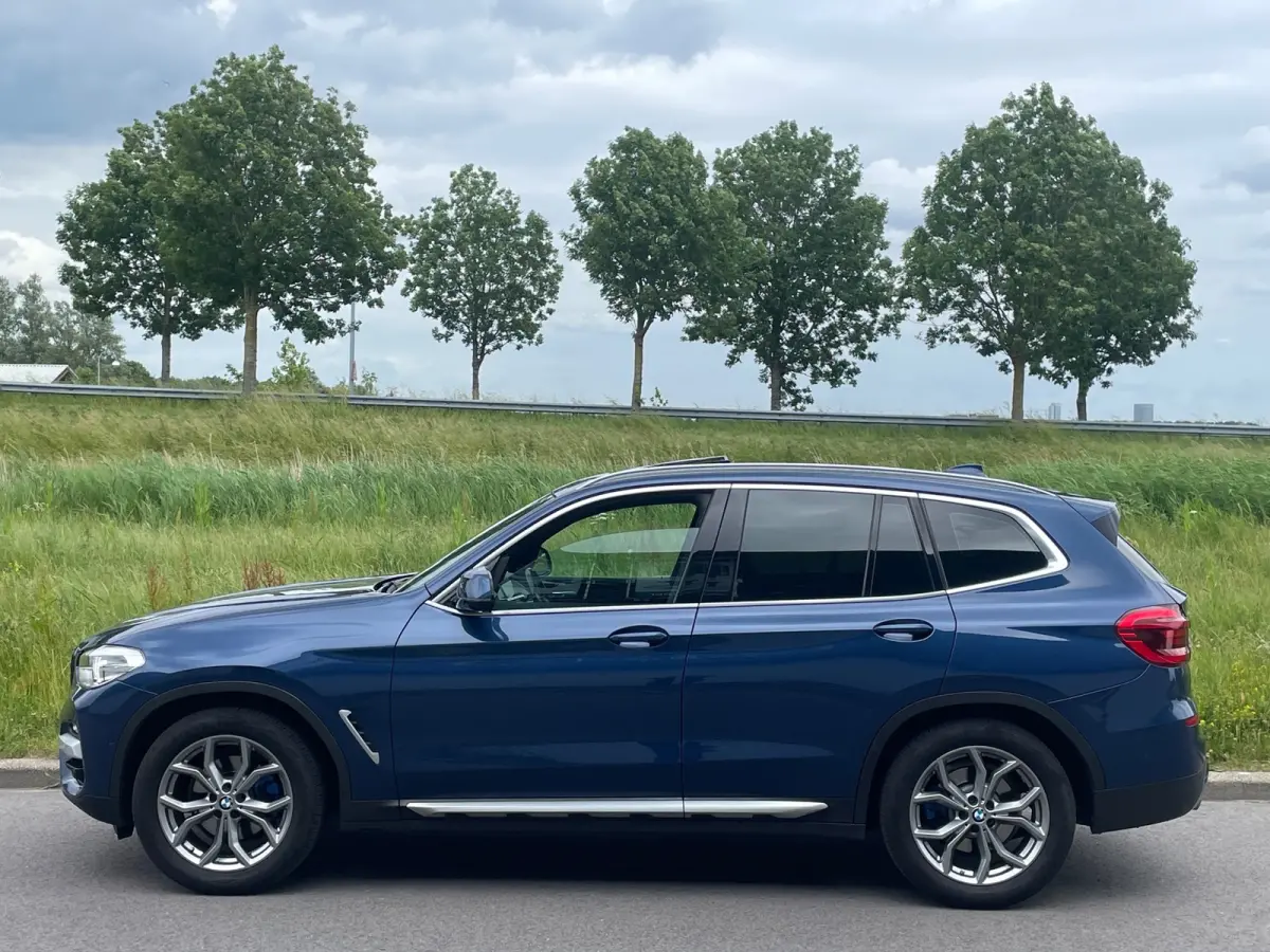 XDrive20i High Executive Automaat Panorama