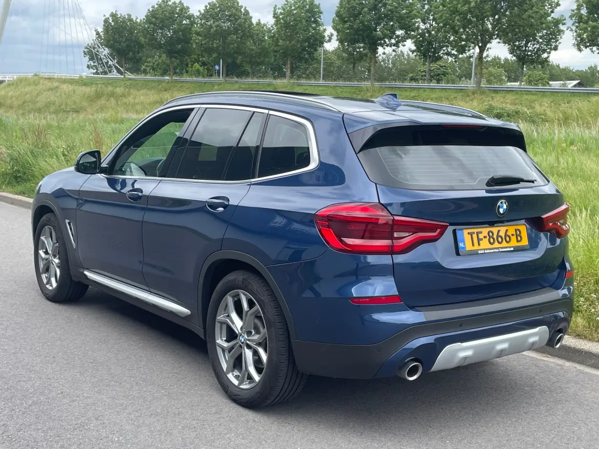 XDrive20i High Executive Automaat Panorama