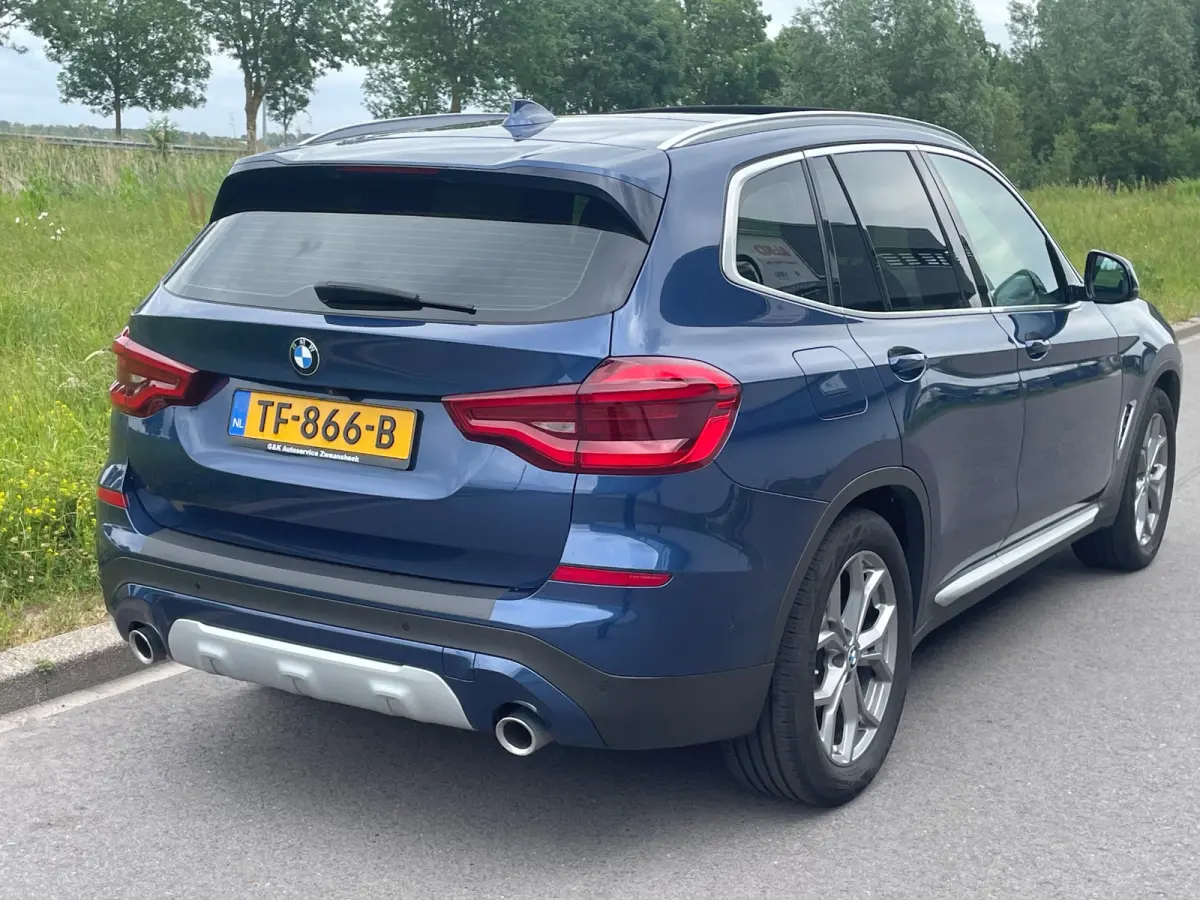 XDrive20i High Executive Automaat Panorama