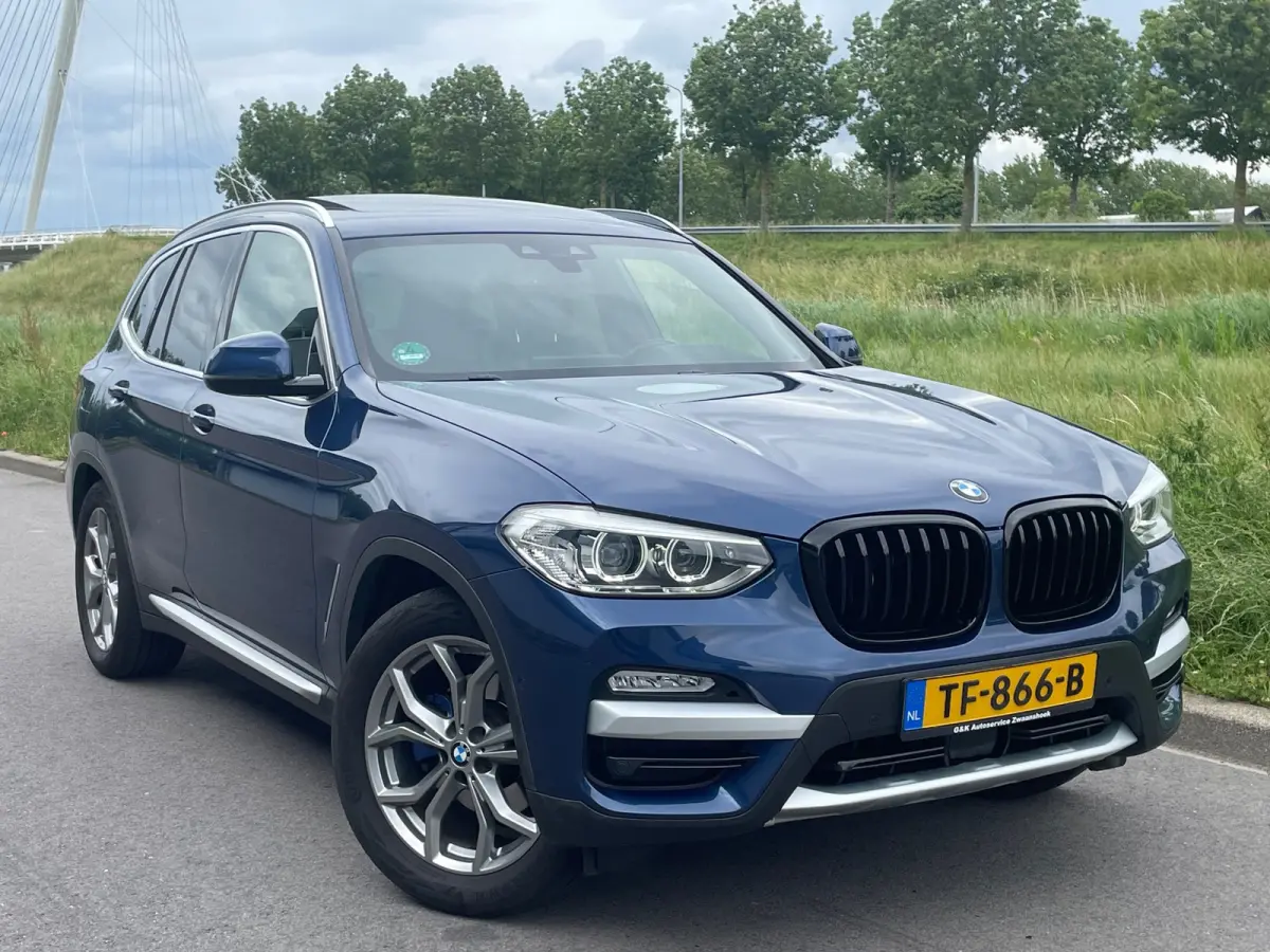 XDrive20i High Executive Automaat Panorama