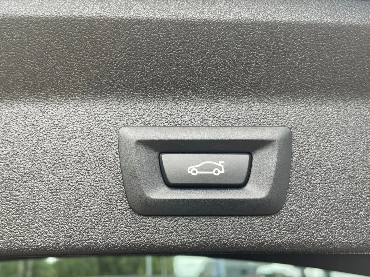 XDrive20i High Executive Automaat Panorama