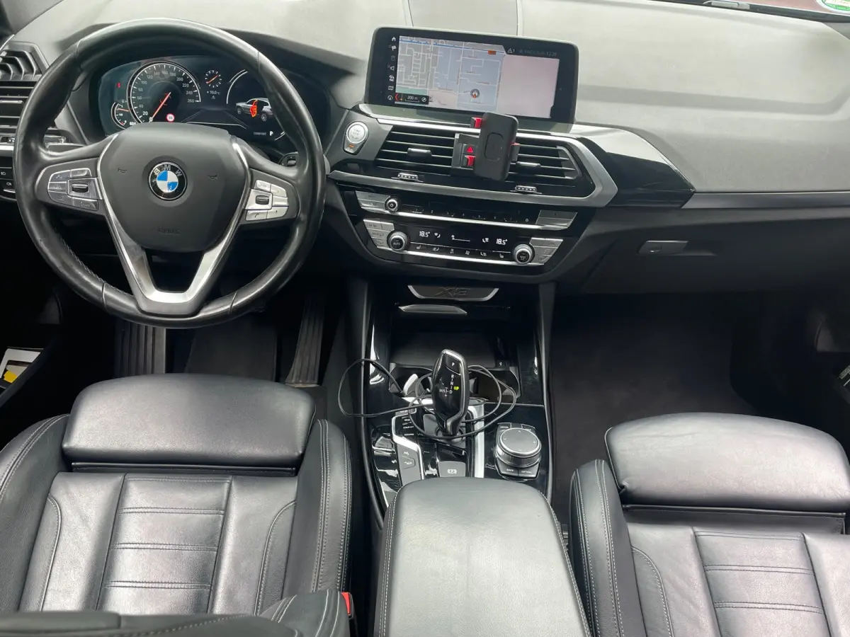 XDrive20i High Executive Automaat Panorama