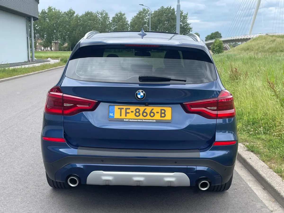 XDrive20i High Executive Automaat Panorama