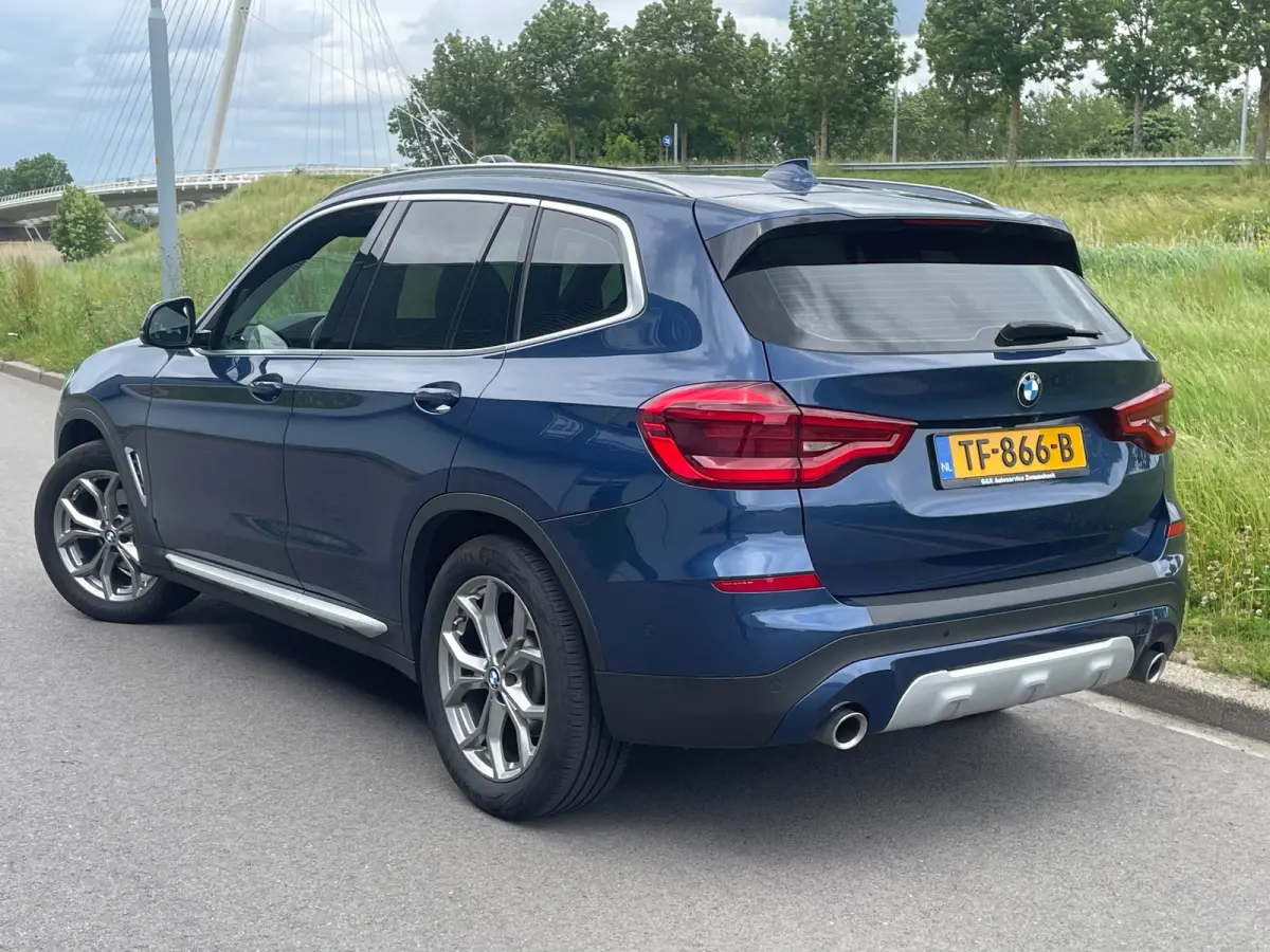 XDrive20i High Executive Automaat Panorama