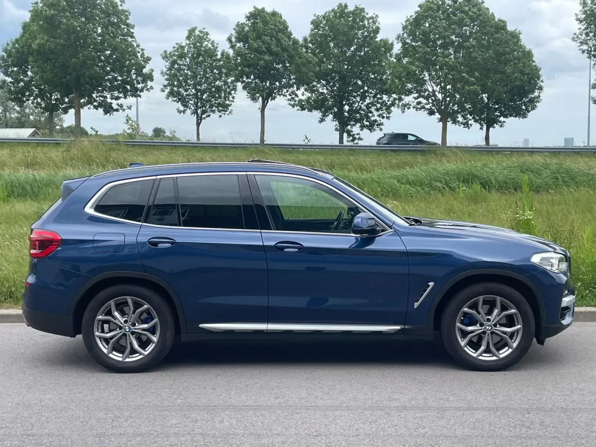 XDrive20i High Executive Automaat Panorama