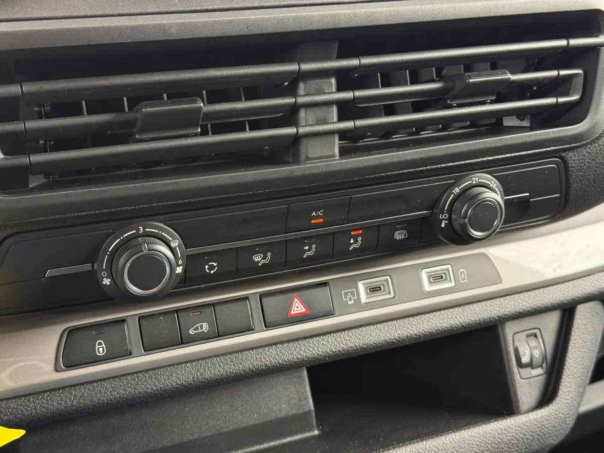 2.0 Diesel 145 L2 DC Achteruitrijcamera | Adeptieve cruise control | Stoelverwarming | Apple carplay & Android auto