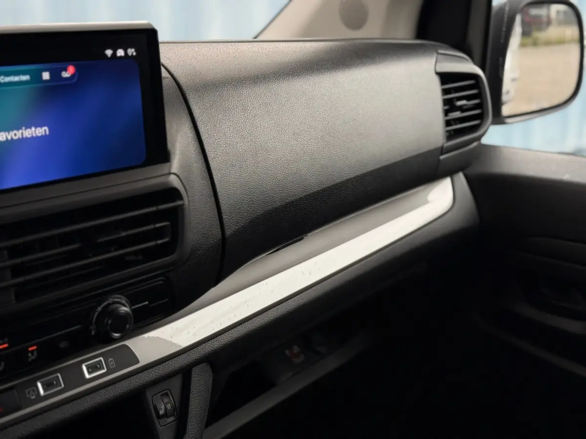 2.0 Diesel 145 L2 DC Achteruitrijcamera | Adeptieve cruise control | Stoelverwarming | Apple carplay & Android auto