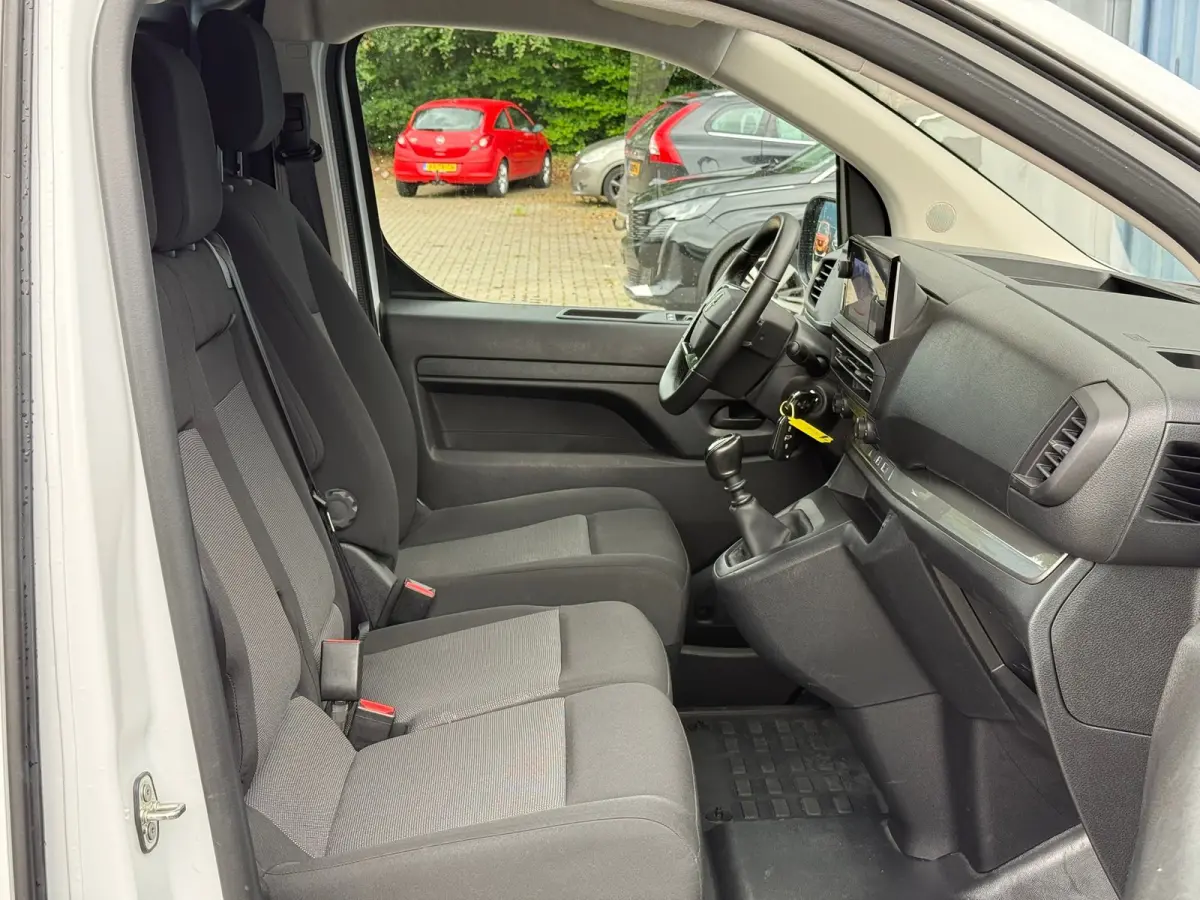 2.0 Diesel 145 L2 DC Achteruitrijcamera | Adeptieve cruise control | Stoelverwarming | Apple carplay & Android auto