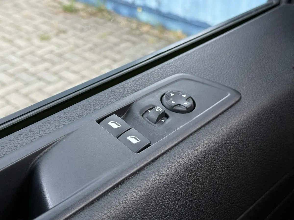 2.0 Diesel 145 L2 DC Achteruitrijcamera | Adeptieve cruise control | Stoelverwarming | Apple carplay & Android auto