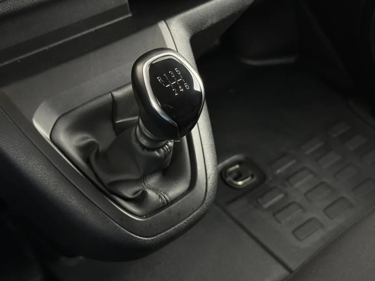 2.0 Diesel 145 L2 DC Achteruitrijcamera | Adeptieve cruise control | Stoelverwarming | Apple carplay & Android auto