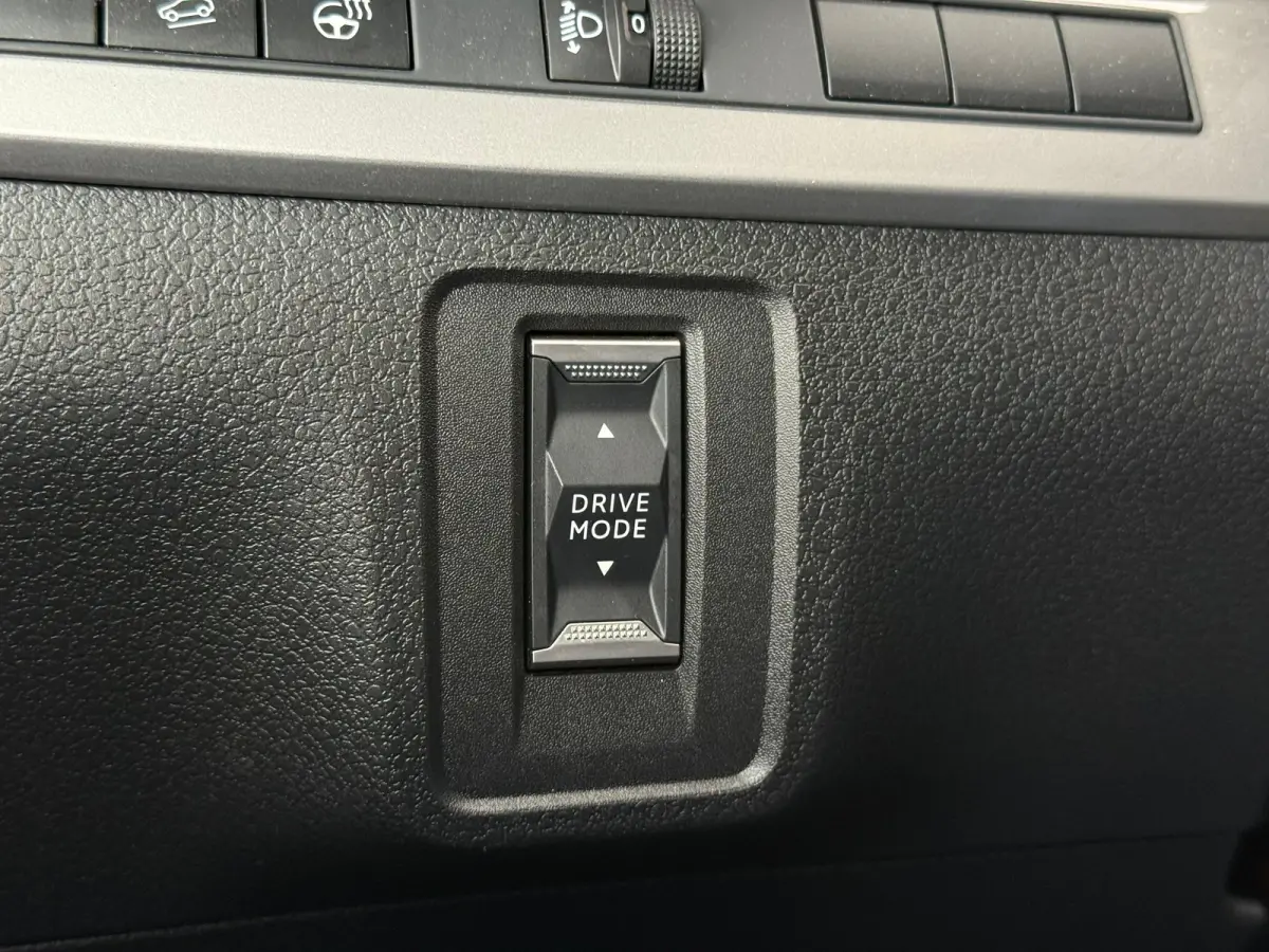 2.0 Diesel 145 L2 DC Achteruitrijcamera | Adeptieve cruise control | Stoelverwarming | Apple carplay & Android auto
