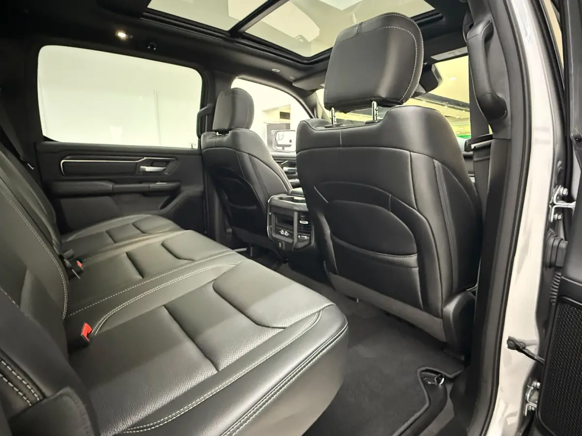 1500 5.7 V8 4x4 Crew Cab Sport Widebody Backflip BPM-vrij Panodak