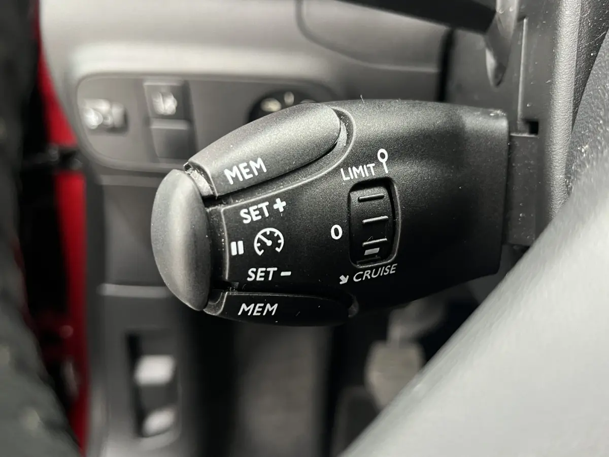 PureTech 110 S&S Shine | Trekhaak afneembaar | Panoramadak | Keyless | Carplay | Parkeersensoren voor + achter |  Cruise Control | Climate Control | Achteruitrijcamera | Dodehoekdetectie | D