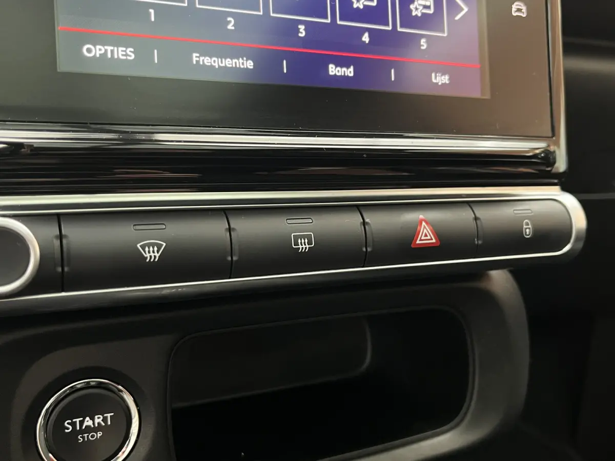 PureTech 110 S&S Shine | Trekhaak afneembaar | Panoramadak | Keyless | Carplay | Parkeersensoren voor + achter |  Cruise Control | Climate Control | Achteruitrijcamera | Dodehoekdetectie | D