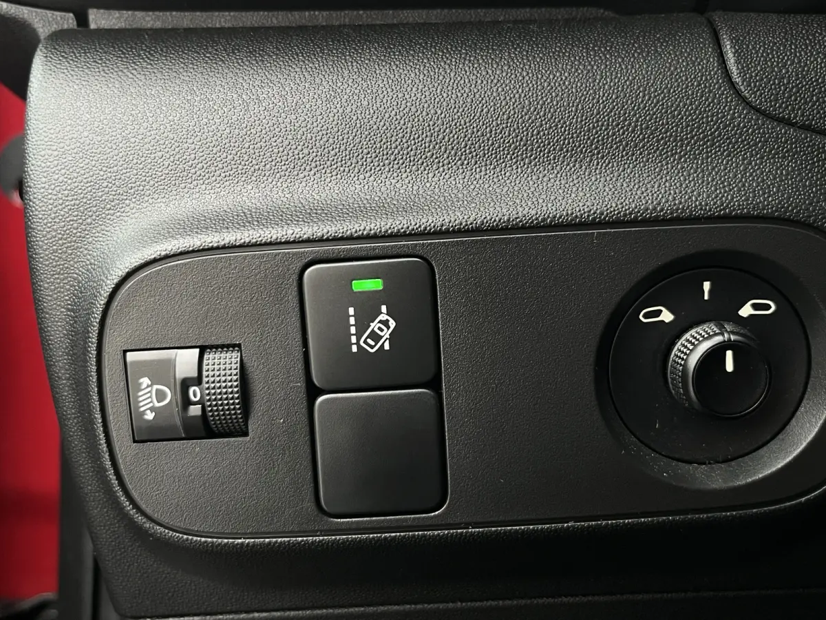 PureTech 110 S&S Shine | Trekhaak afneembaar | Panoramadak | Keyless | Carplay | Parkeersensoren voor + achter |  Cruise Control | Climate Control | Achteruitrijcamera | Dodehoekdetectie | D