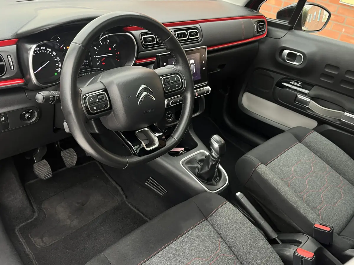 PureTech 110 S&S Shine | Trekhaak afneembaar | Panoramadak | Keyless | Carplay | Parkeersensoren voor + achter |  Cruise Control | Climate Control | Achteruitrijcamera | Dodehoekdetectie | D