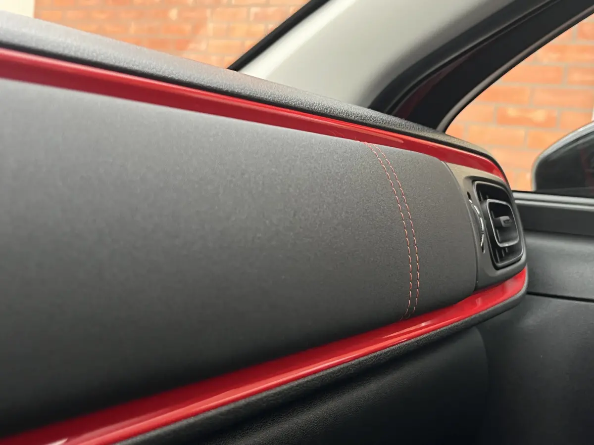 PureTech 110 S&S Shine | Trekhaak afneembaar | Panoramadak | Keyless | Carplay | Parkeersensoren voor + achter |  Cruise Control | Climate Control | Achteruitrijcamera | Dodehoekdetectie | D
