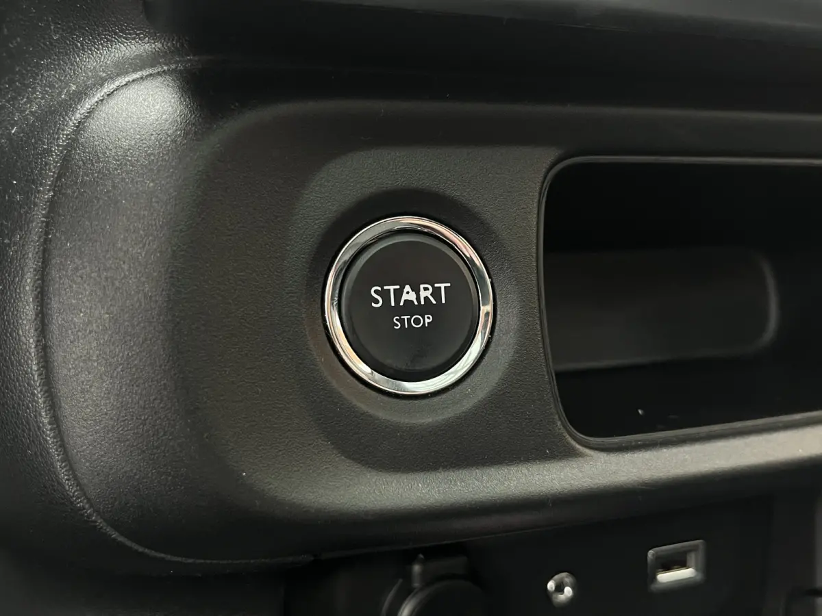 PureTech 110 S&S Shine | Trekhaak afneembaar | Panoramadak | Keyless | Carplay | Parkeersensoren voor + achter |  Cruise Control | Climate Control | Achteruitrijcamera | Dodehoekdetectie | D