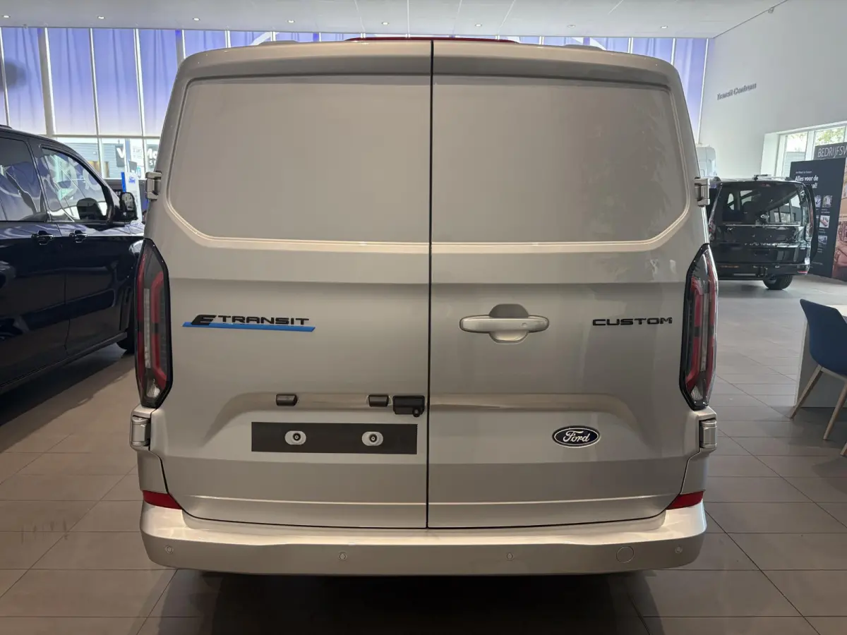 340 L2H1 Limited 71 kWh | Te Bestellen | NAVI | CARPLAY | 17 INCH LMV | 360 CAMERA | TREKHAAKVOORBEREIDING |