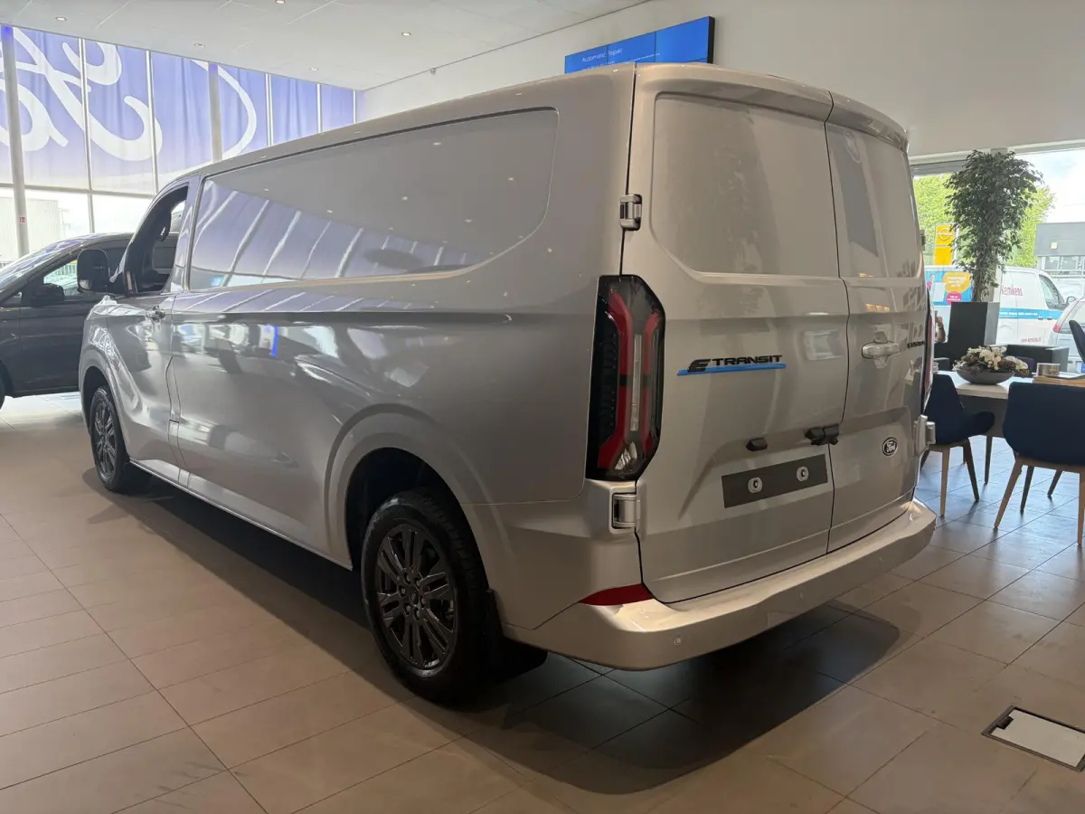 340 L2H1 Limited 71 kWh | Te Bestellen | NAVI | CARPLAY | 17 INCH LMV | 360 CAMERA | TREKHAAKVOORBEREIDING |