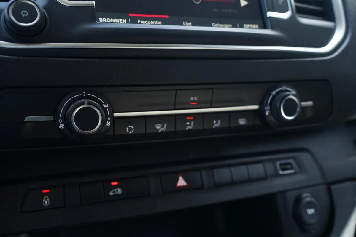 2.0 MultiJet 145 pk L3 Airco, Apple Carplay Cruise Control, Laadruimte Pakket, PDC achter, 3-Zits