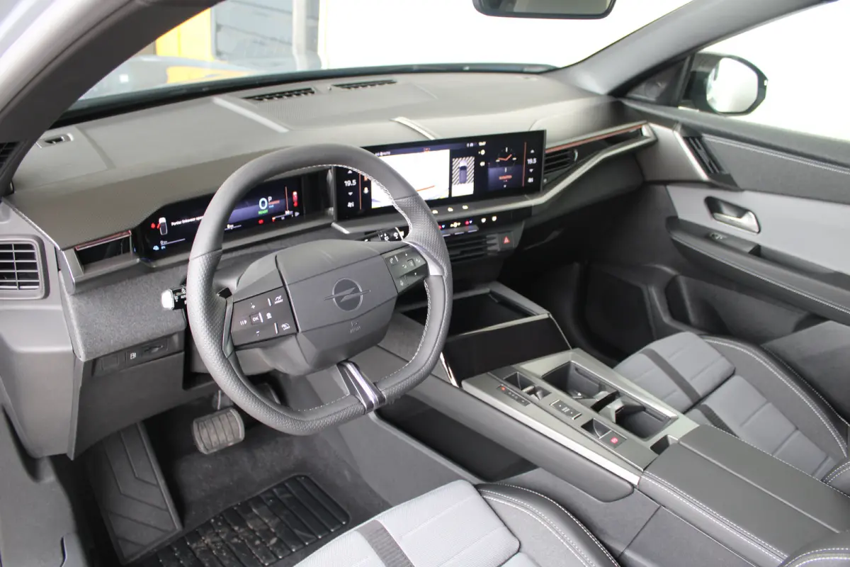 1.6 Turbo Plug-in-Hybrid GS | Trekhaak | Navigatie | Panoramadak | Matrix koplampen | AGR stoelen | Cruise control adaptief |