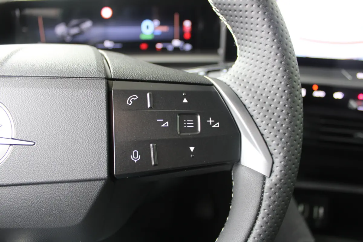 1.6 Turbo Plug-in-Hybrid GS | Trekhaak | Navigatie | Panoramadak | Matrix koplampen | AGR stoelen | Cruise control adaptief |