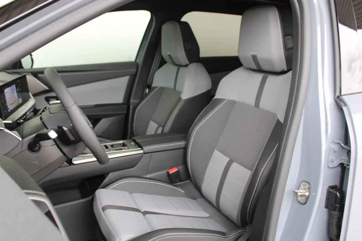 1.6 Turbo Plug-in-Hybrid GS | Trekhaak | Navigatie | Panoramadak | Matrix koplampen | AGR stoelen | Cruise control adaptief |