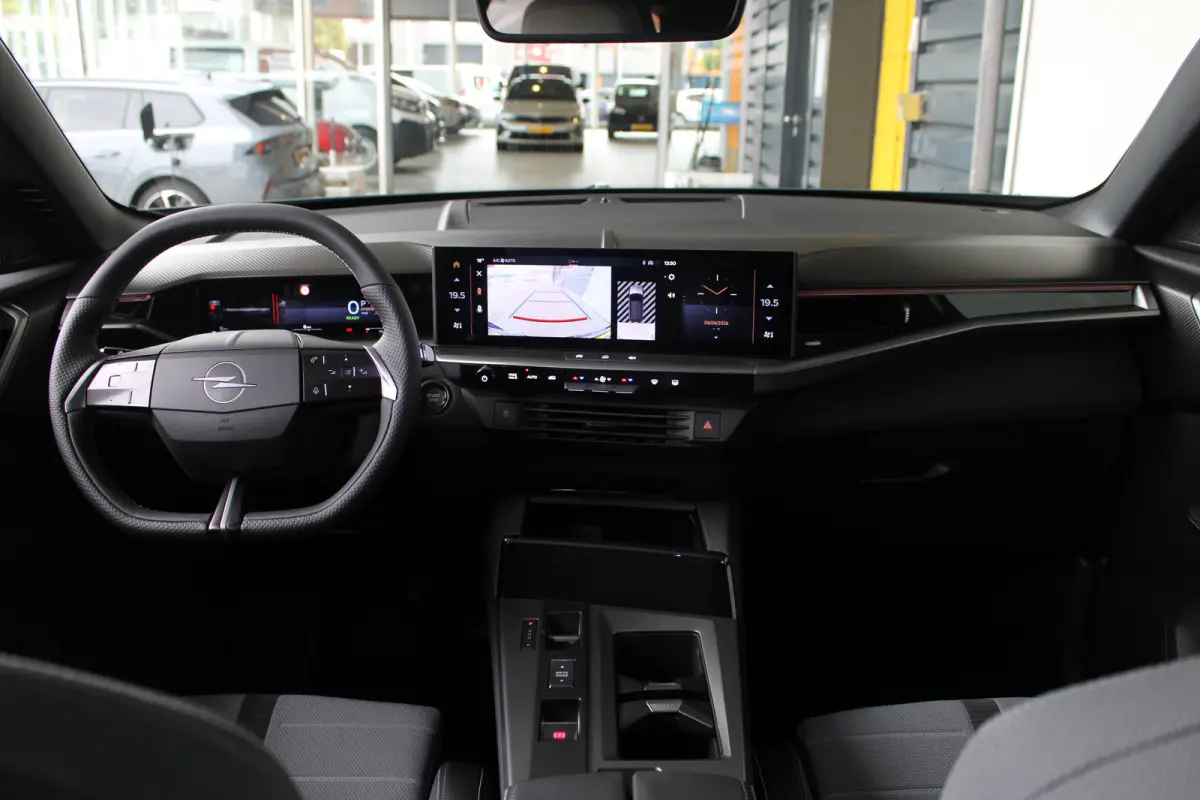 1.6 Turbo Plug-in-Hybrid GS | Trekhaak | Navigatie | Panoramadak | Matrix koplampen | AGR stoelen | Cruise control adaptief |