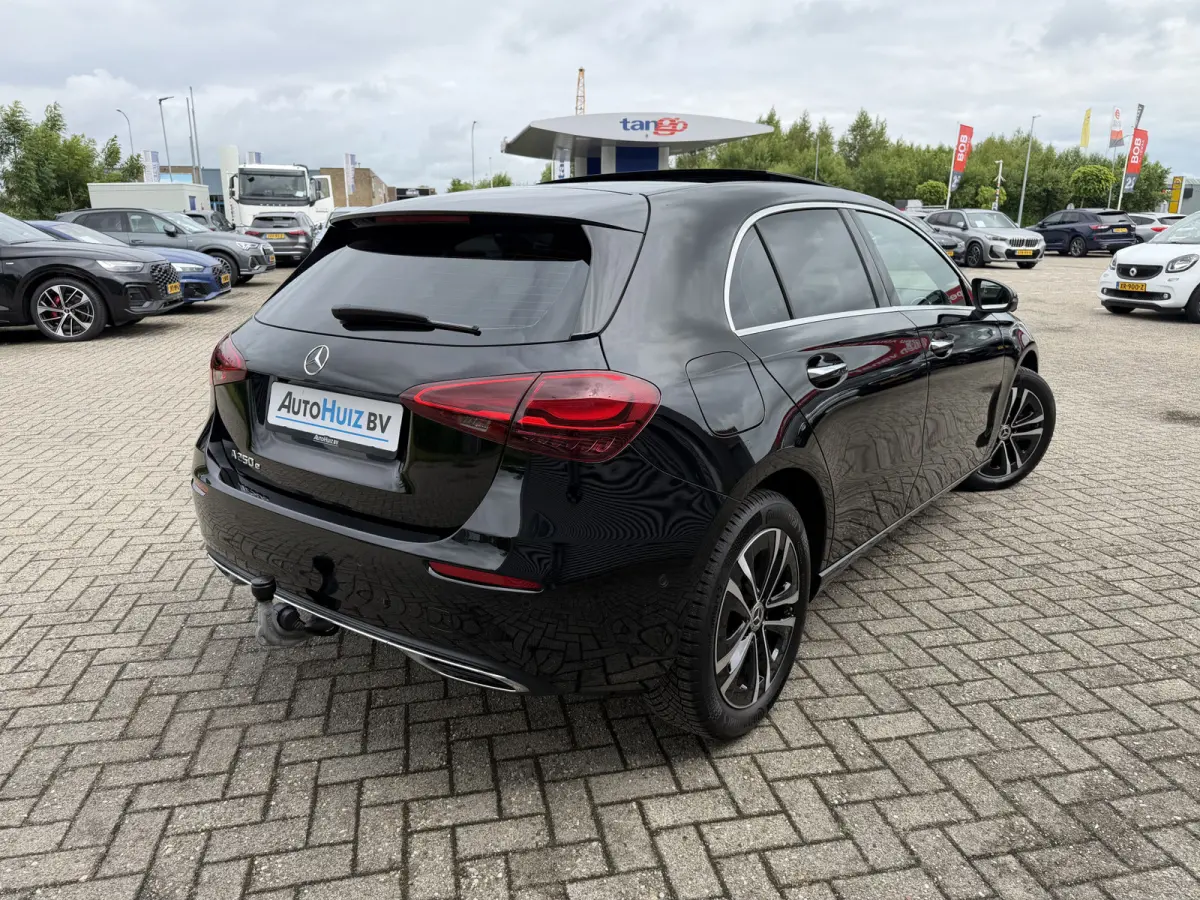 250 e Luxury Line Panoramadak Trekhaak Stuurwielverwarming Carplay ACC 360 gr Camera